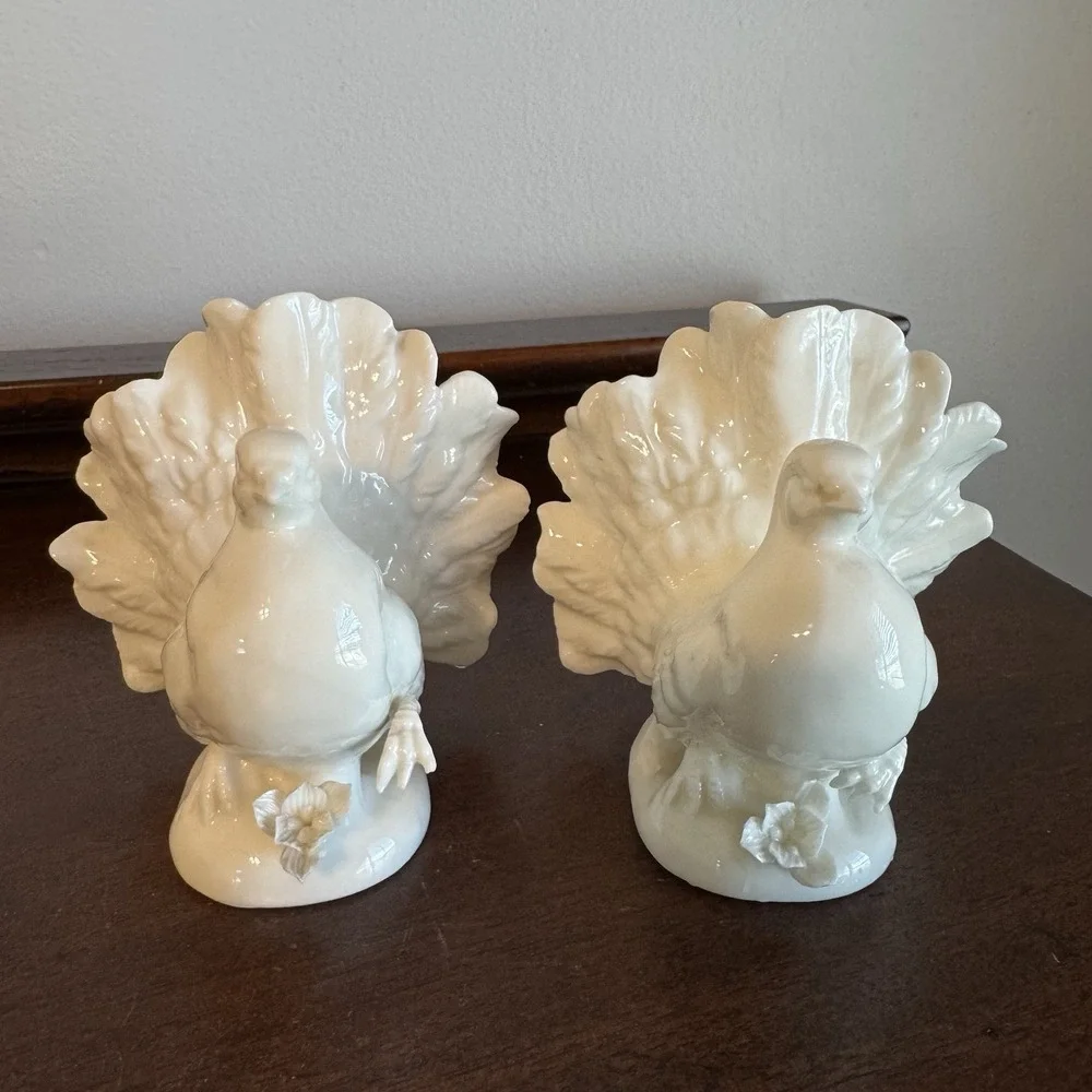 Pair of Vintage Porcelain White Fantail Turtle Dove Figurines #6305 - 4